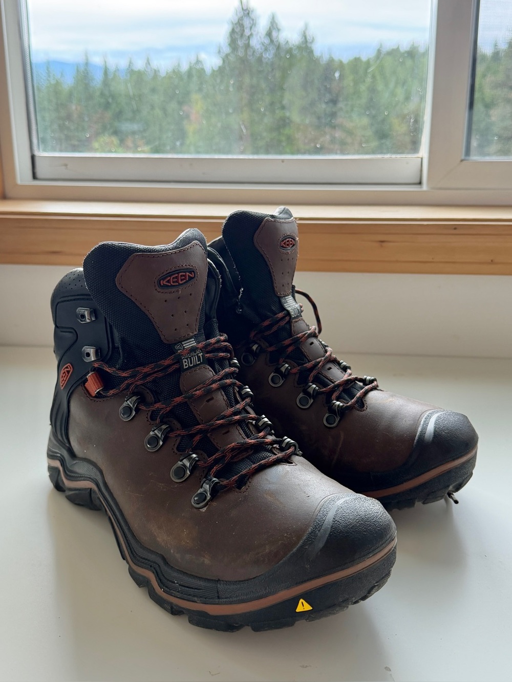 KEEN Brown Men's Waterproof Hiking Boots with Black Accents